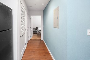 Spacious 3BR Apartment Central to All