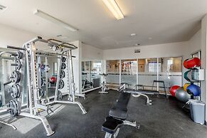 Spacious 3BR Apartment Central to All