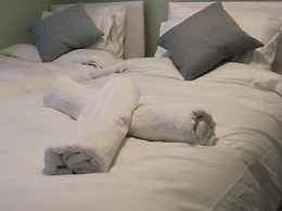 12 Guests 5-bedroom House in Central Birmingham