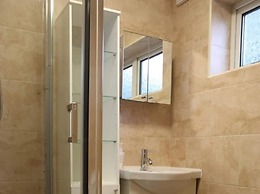 12 Guests 5-bedroom House in Central Birmingham