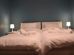 12 Guests 5-bedroom House in Central Birmingham