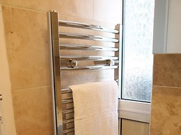 12 Guests 5-bedroom House in Central Birmingham