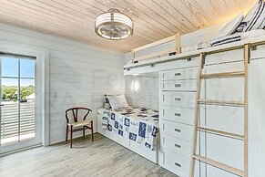 226 South Fletcher 3rd Floor 3 Bedroom Home by RedAwning