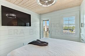 226 South Fletcher 3rd Floor 3 Bedroom Home by RedAwning