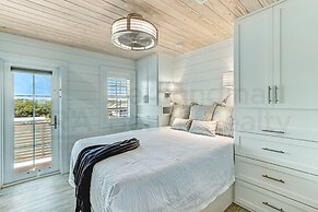 226 South Fletcher 3rd Floor 3 Bedroom Home by RedAwning