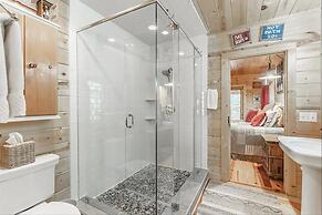 Powdermill Hill Cabin 3 Bedroom Cabin by RedAwning