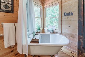 Powdermill Hill Cabin 3 Bedroom Cabin by RedAwning