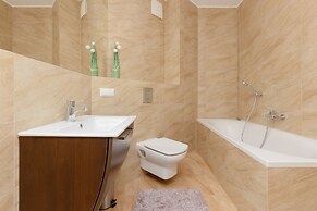 Warsaw Słomińskiego by Renters