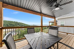 Escape Peak 5 Bedroom Home by RedAwning