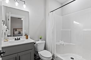 Escape Peak 5 Bedroom Home by RedAwning