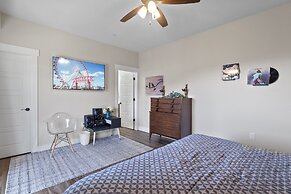 Escape Peak 5 Bedroom Home by RedAwning