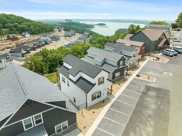 Escape Peak 5 Bedroom Home by RedAwning