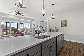 Escape Peak 5 Bedroom Home by RedAwning