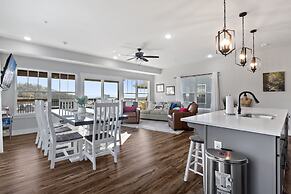 Escape Peak 5 Bedroom Home by RedAwning