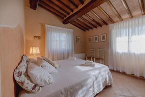 Maria Farmhouse Apartment in Wine Resort in Lucca