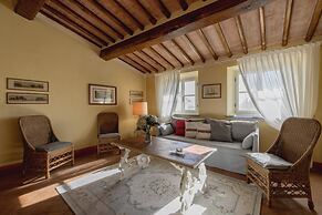 Maria Farmhouse Apartment in Wine Resort in Lucca