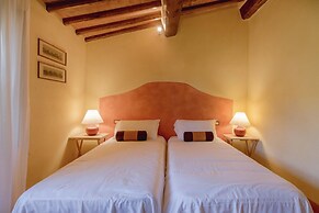 Maria Farmhouse Apartment in Wine Resort in Lucca