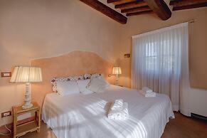 Maria Farmhouse Apartment in Wine Resort in Lucca