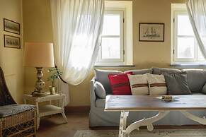 Maria Farmhouse Apartment in Wine Resort in Lucca
