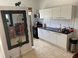 Stylish 3-bed House in Brakkeput Meimei