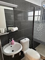 Stylish 3-bed House in Brakkeput Meimei