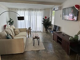 Stylish 3-bed House in Brakkeput Meimei