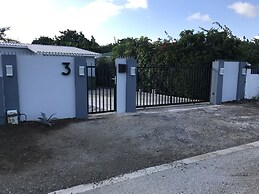 Stylish 3-bed House in Brakkeput Meimei