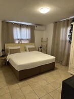 Stylish 3-bed House in Brakkeput Meimei