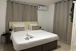 3 Bed Villa Sleeps 5 With Pets & Enclosed Garden