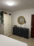 Stylish 3-bed House in Brakkeput Meimei