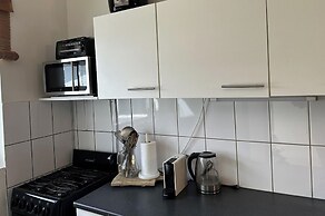 3 Bed Villa Sleeps 5 With Pets & Enclosed Garden