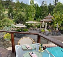 Country Willows Inn and Estate