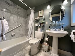 Country Willows Inn and Estate