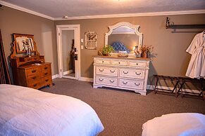 Country Willows Inn and Estate