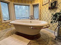 Country Willows Inn and Estate