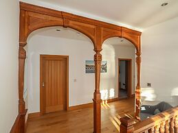 Bryn Mel Manor Straits View