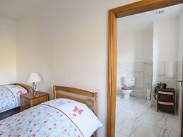 Bryn Mel Manor Straits View