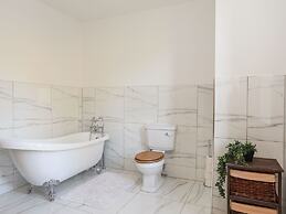 Bryn Mel Manor Straits View