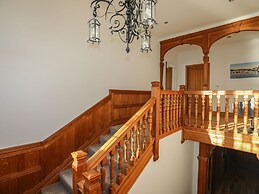 Bryn Mel Manor Straits View