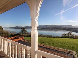 Bryn Mel Manor Straits View