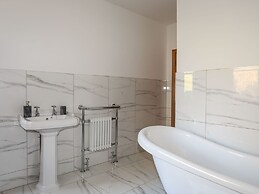 Bryn Mel Manor Straits View