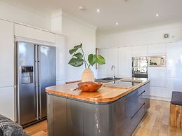 Bryn Mel Manor Straits View