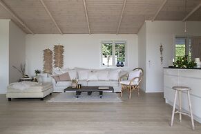 Stunning Ocean View and Private Beach