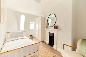 The Fulham Escape - Alluring 5BDR Flat