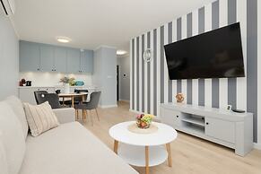 Dziwnów Spadochroniarzy by Renters