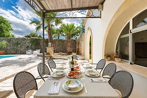 1966 Villa Medici Alla Macchia by Perle di Puglia