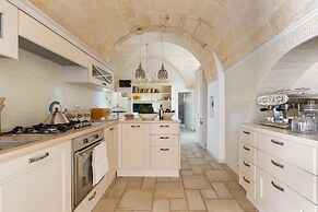 1966 Villa Medici Alla Macchia by Perle di Puglia