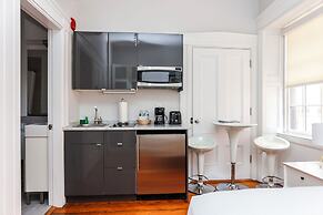 Maverick Suites at 40 Temple St