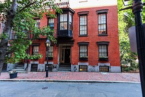 Maverick Suites at 40 Temple St