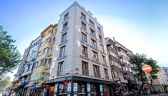 Lavin Hotel & Suites